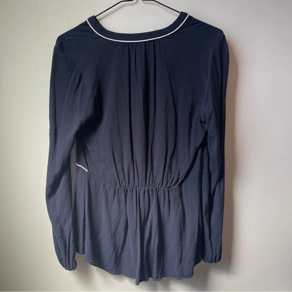 Joe Fresh Navy blue crepe work top  with‎ white piping XS - Picture 4 of 4